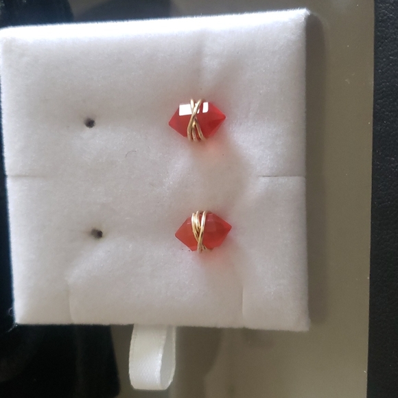 Earings - Picture 3 of 3